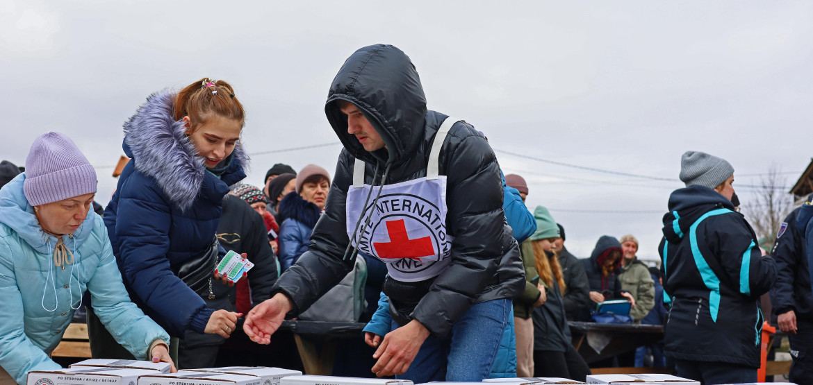 Россия – Украина: краткий обзор деятельности МККК через два года после эскалации вооруженного конфликта 
