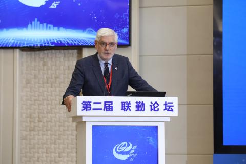 红十字国际委员会东亚地区代表处武装部队合作代表斯诺伊·林特恩在关于危机局势中医疗卫生管理的军方会议上发表讲话