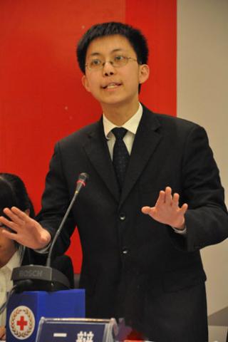 复旦大学队二辩,管理科学专业四年级学生唐梦。