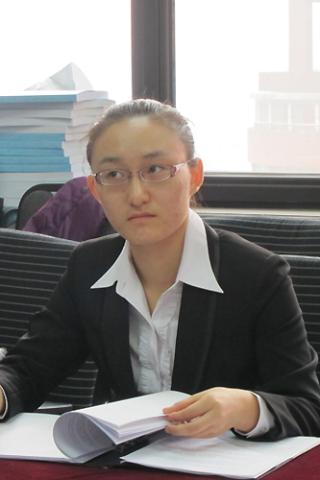 王怡然的队友杨旸在大学里已经开始学习国际法，课程的部分内容就涉及到国际人道法。
