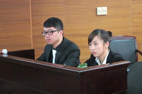 在对阵外交学院队的比赛中，广州大学队作为控方出席。
