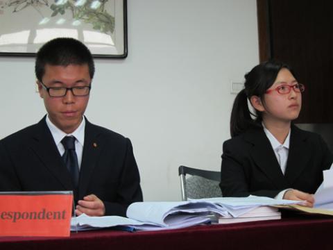 来自内蒙古大学的李帆在赛后表示自己的队伍还有许多不足。他说他会指导学弟学妹,支持他们明年继续参加国际人道法模拟法庭竞赛。