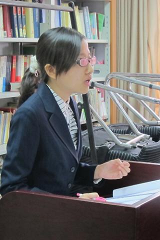 熊焰曾作为志愿者参加过国际人道法模拟法庭竞赛，那也是她第一次近距离接触国际人道法。
