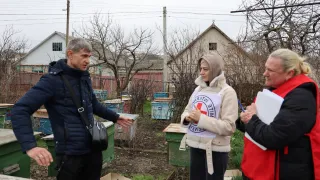 ICRC staff interviews man on beekeeping in the cash-for-livelihood programme in Moldova. ICRC