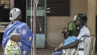 Barsalogho, centre médical. Des patientes.