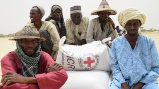 Garin Wanzam distribution de nourriture aux dèplacés ayant fui les attaques de groupes armés de juin 2016