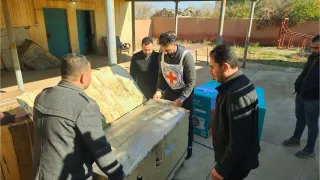 ICRC distributing materials to the Veterinary Clinic of Rawa in West Anbar.