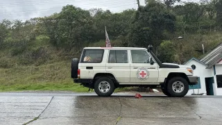 Carro del CICR en carretera.