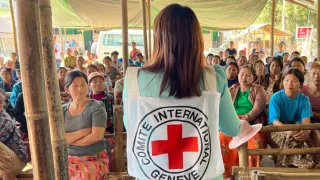 An ICRC staff members conducts a landmine risk education session for Myanmar community members as the country recovers from a massive earthquake.
