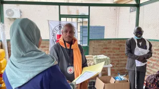 Remise d'attestation à une détenue