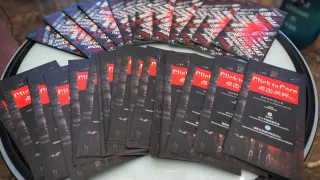 点击关怀展览的宣传资料