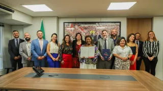 A ministra do MDHC, Macaé Evaristo, ressaltou o compromisso do governo com a proteção de pessoas afetadas pela violência e com a garantia de direitos.