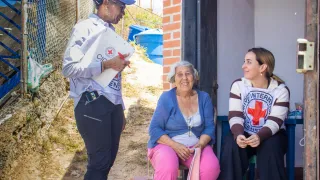 Entrega de tanques e insumos para reparación de viviendas afectadas por los hechos en enero en La Vega.