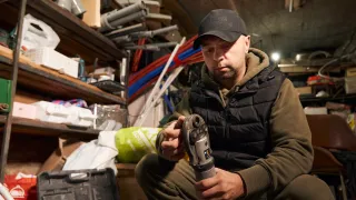 Maksim, displaced by the conflict between Russia and Ukraine, has undertaken a training to become a plumber, financed by the ICRC.