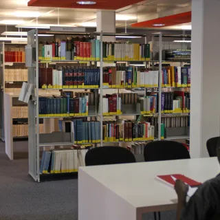 Geneva, ICRC headquarters: Library and research service.