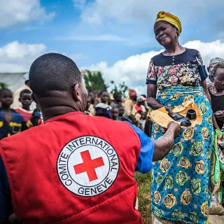 Ituri province, Democratic Republic of the Congo (2023). A farmer receives seeds from the ICRC during a distribution. Benita Atosha/ICRC