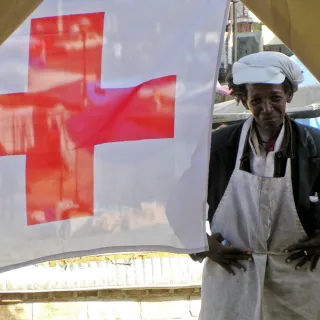 Port-au-Prince. A camp resident looks through the entrance of a first aid post run by the Haitian National Red Cross Society, one of ten set up in Port-au-Prince with support from the ICRC