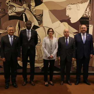 Mirjana Spoljaric with other delegates 