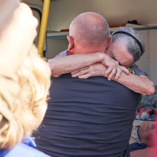 Воссоединение семей в Курске после репатриации из Сум (Украина)