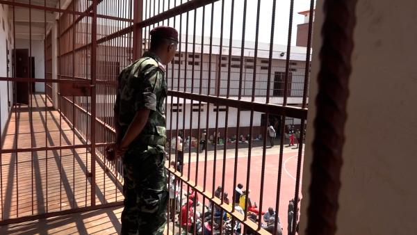 MAD%20HORIZ.00 16 19 00.Still003