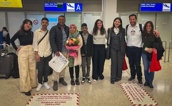 Bangladesh: Hopeful embrace, Mariam reunited with her husband 1 Bangladesh%20 %20Mariam%20and%20family%20reunited cover