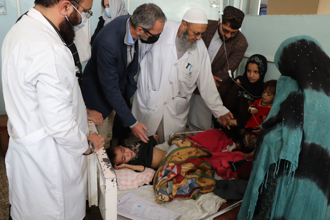 Dominik Stillhart, director de Actividades Operacionales, en su visita al Hospital Regional Mirwais, Afganistán