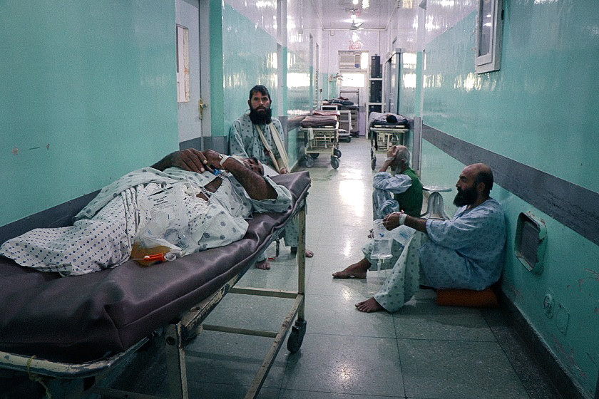 阿富汗：冲突受害者涌入米尔韦斯医院 工作人员竭力应对