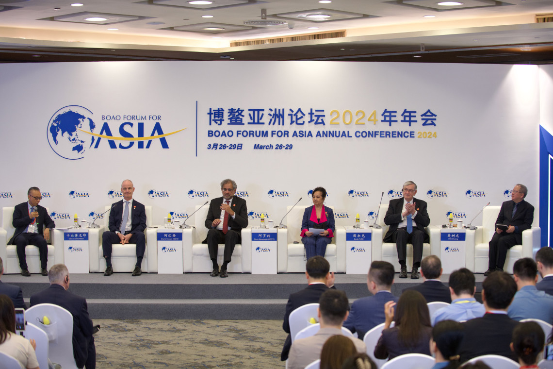 The panel on Global Geopolitical Outlook at Bo'ao Forum for Asia 2024. PHOTO: BFA