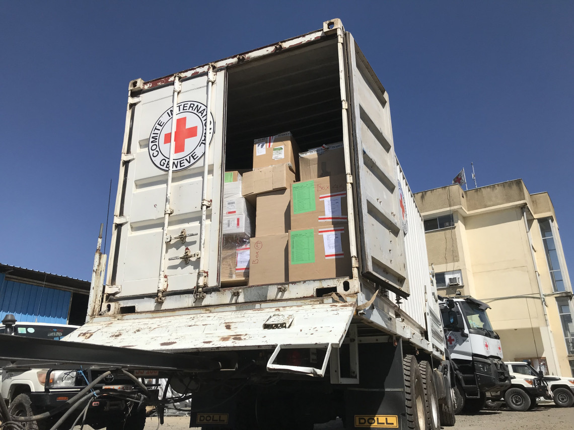 Éthiopie : la Croix-Rouge achemine des médicaments et d’autres secours à Mekele pour soutenir les structures de santé qui manquent de tout