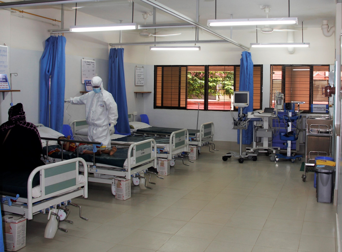 在新冠肺炎疫情期间，红十字国际委员会一直在帮助孟加拉国科克斯巴扎尔的萨达尔医院急诊科提供应急医疗服务。