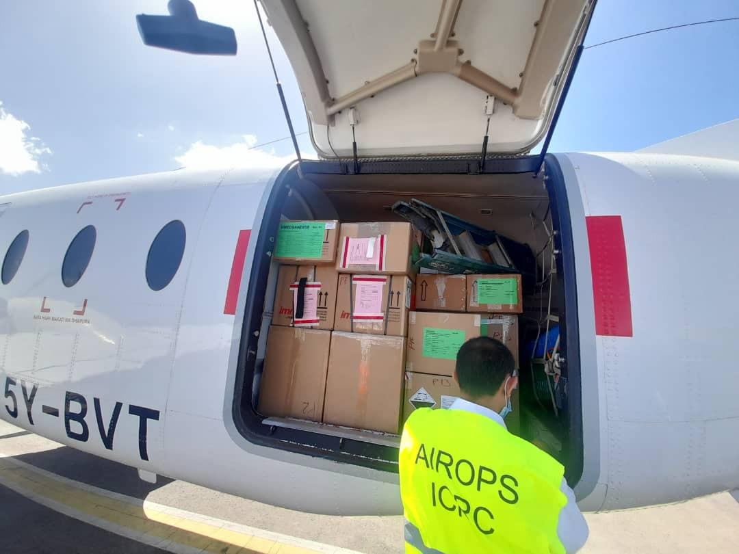 Etiópia: voo de ajuda do CICV leva material médico para Tigray