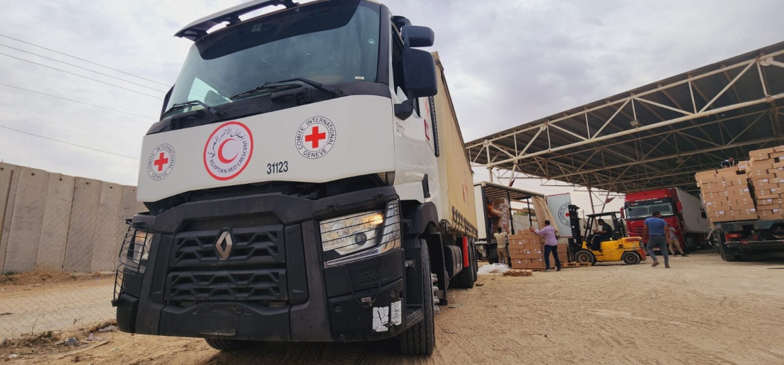 以色列及被占领土：人道危机加深 红十字国际委员会战伤外科小组和新一批医疗物资抵达加沙