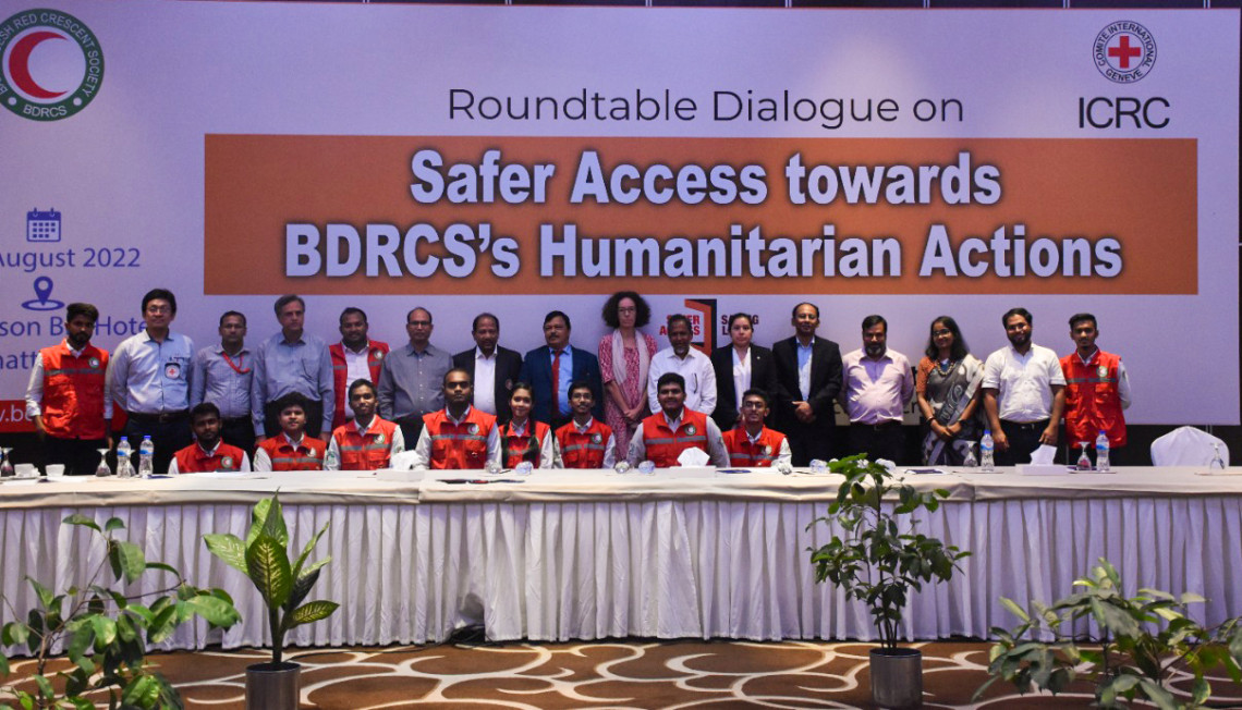 The ICRC and the Bangladesh Red Crescent Society (BDRCS) organized a round-table dialogue in Chattogram on improving safe access for staff and volunteers of the National Society. Photo by: ICRC