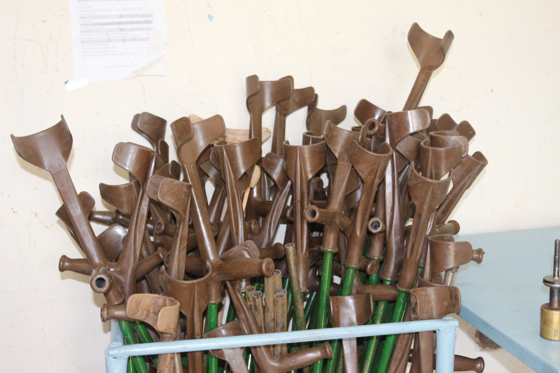 ICRC helps the production of crutches, crutch handles in Physical Rehabilitation Center in Ethiopia