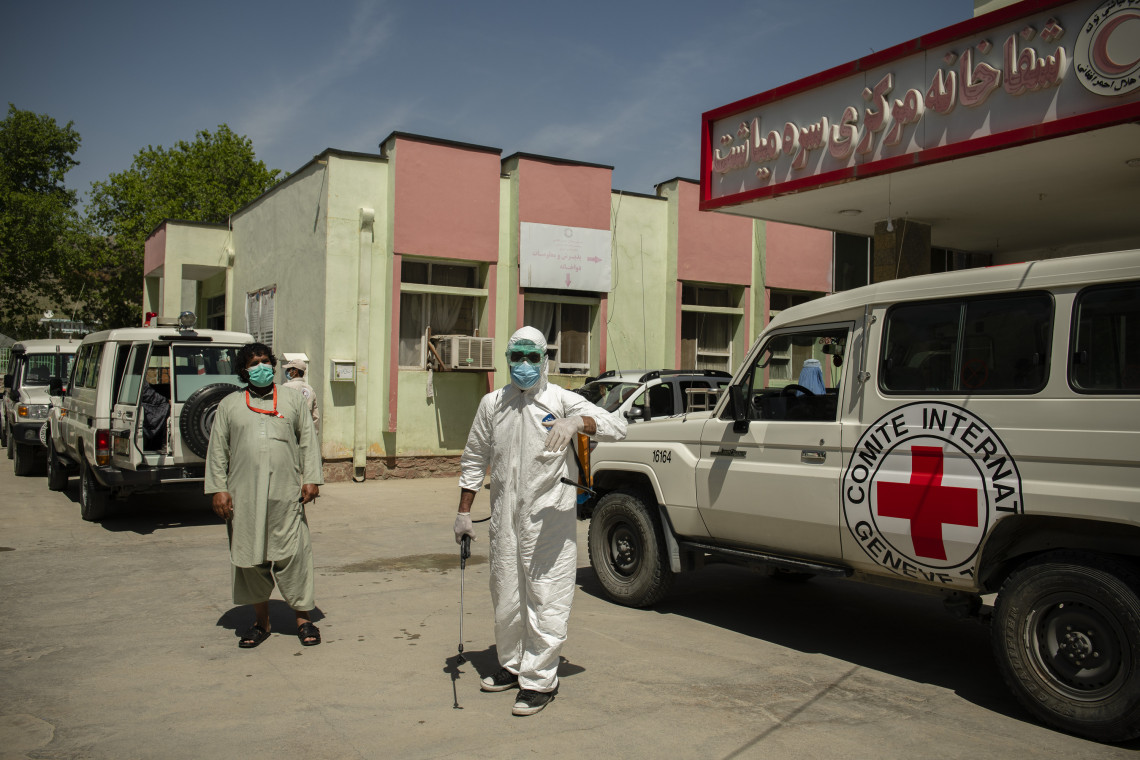 Die jüngsten Angriffe in Afghanistan drohen den Zugang zu Gesundheitsversorgung für Millionen Menschen einzuschränken, während sich COVID-19 weiter ausbreitet.