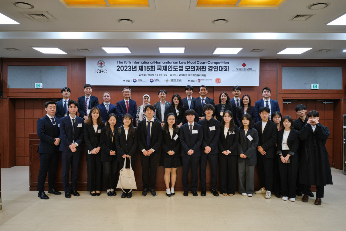 Judges and participants of the 15th IHL Moot Court Competition. PHOTO: ROK Red Cross