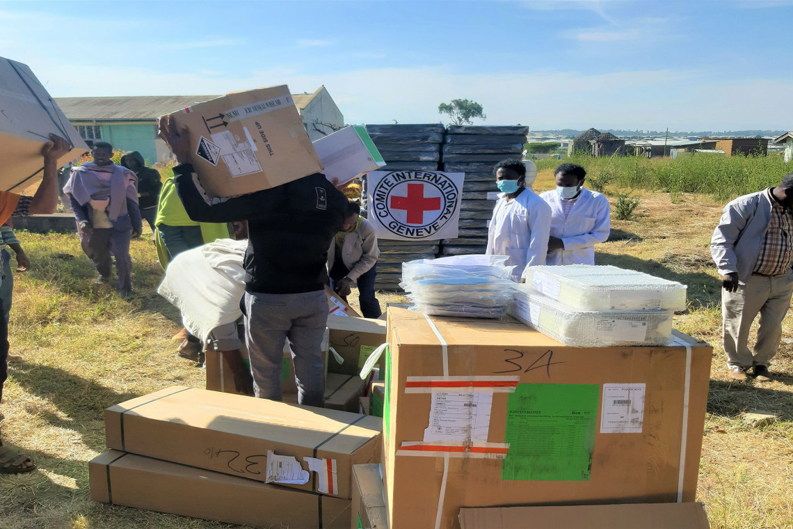 Por la escasez de insumos médicos en el norte de Etiopía, el personal de salud no puede ayudar a las personas necesitadas