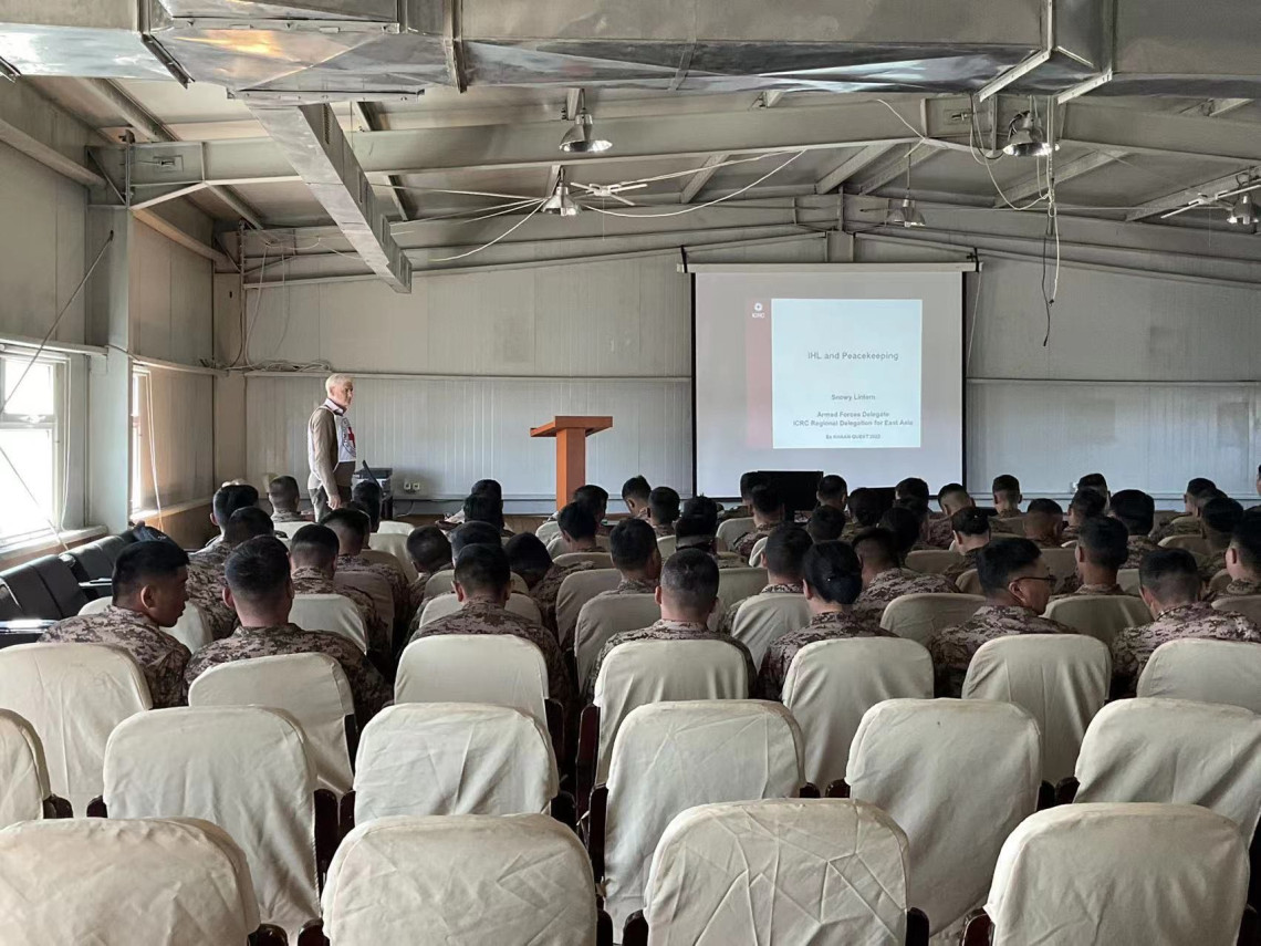 ICRC delegate Snowy Lintern during a classroom session for Mongolian Armed Forces on 5 June 2022. ICRC