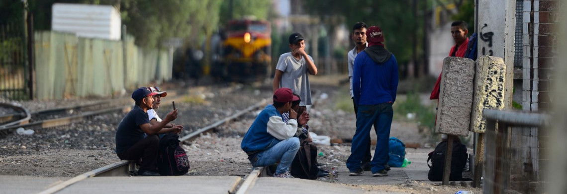 Miedo a ser detenidas y deportadas: los impedimentos de las personas migrantes a la ayuda humanitaria