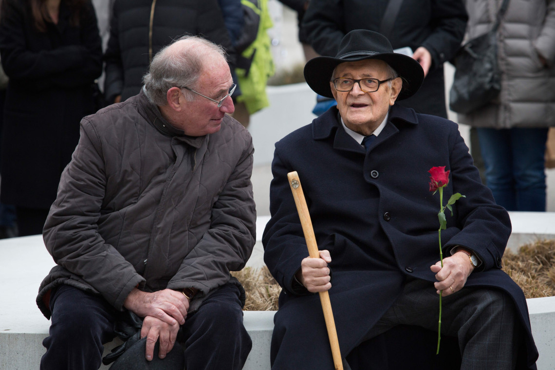 Genève, siège du CICR (2016). Cornelio Sommaruga (à droite) lors d'une cérémonie de commémoration des employés du CICR tués en mission. Kathryn Cook Pellegrin/CICR