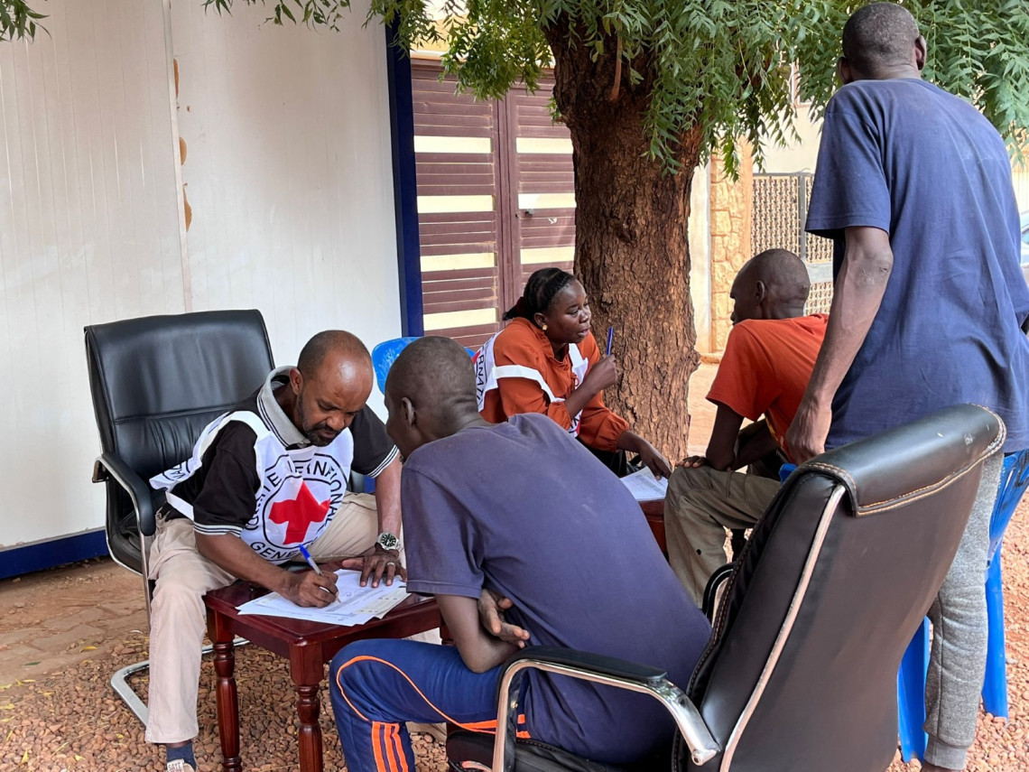 السودان: اللجنة الدولية للصليب الأحمر تيسر إطلاق سراح 64 محتجزًا