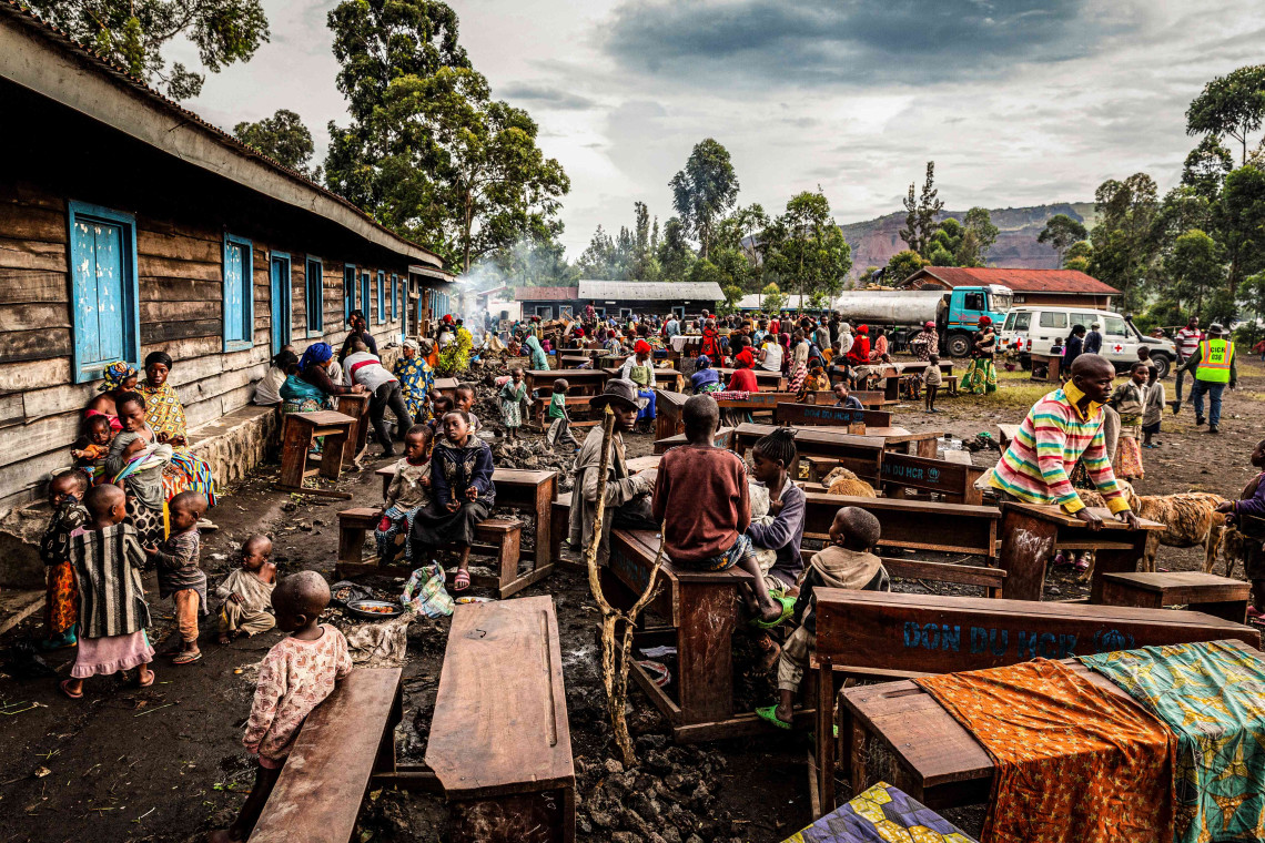 Province du Nord-Kivu, Kanyaruchinya, à 10 km de Goma. Des personnes déplacées se sont réfugiées dans une école servant de camp de fortune. Mai 2022. Jérôme Guillaumot/CICR