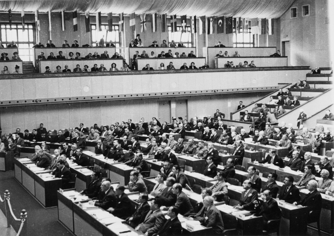 1949年，瑞士日内瓦，修订《日内瓦公约》的外交会议。