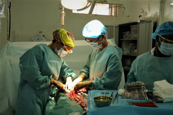 A cirurgia de guerra é uma das principais atividades do CICV no Sudão do Sul, trabalho que requer uma especilização e enorme dedicação dos profissionais.