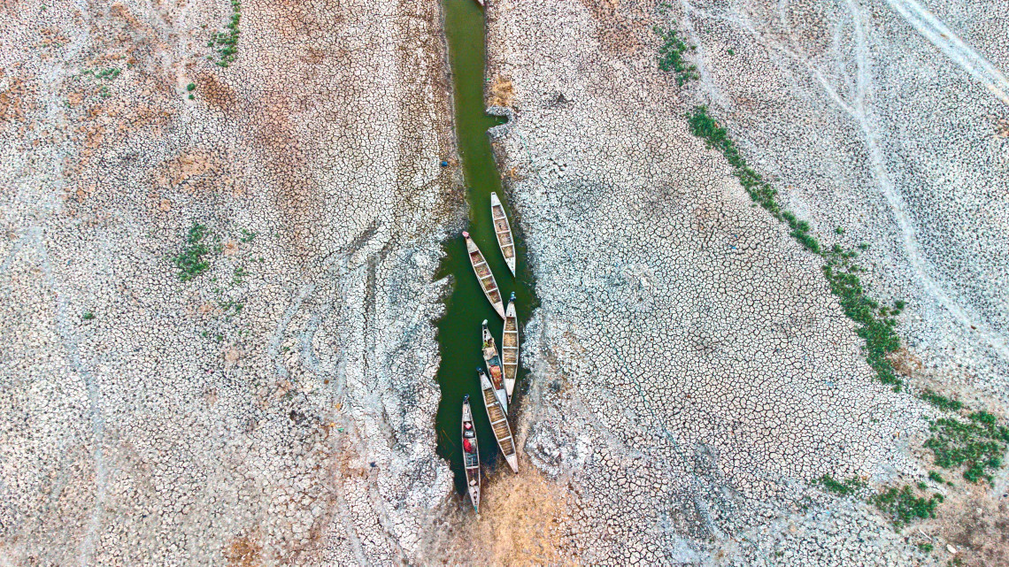 A drone captures the extent of the dried out marshes in Jabayesh, Dhi Qar Governorate.