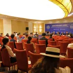 在第十二届世界和平论坛期间，红十字国际委员会与清华大学国际关系研究院于2024年7月7日共同举办了“在武装冲突中遵守人道规范”专题小组会。