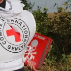 Near Berezovoye check point. An ICRC delegate is installing « Danger Mines » signs