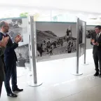 En la foto aparecen Gilles Roduit; embajador de Suiza en Venezuela, la jefa de la Delegación Regional Caracas del CICR, Valerie Aubert; Luis Farias, Presidente de la Cruz Roja Venezolana y el Padre Arturo Peraza, rector de la UCAB