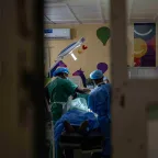 Des équipes chirurgicales débordées