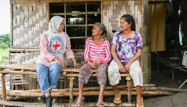 ICRC protection field officer Raidah Latip talks with conflict-affected people in Maguindanao del Sur